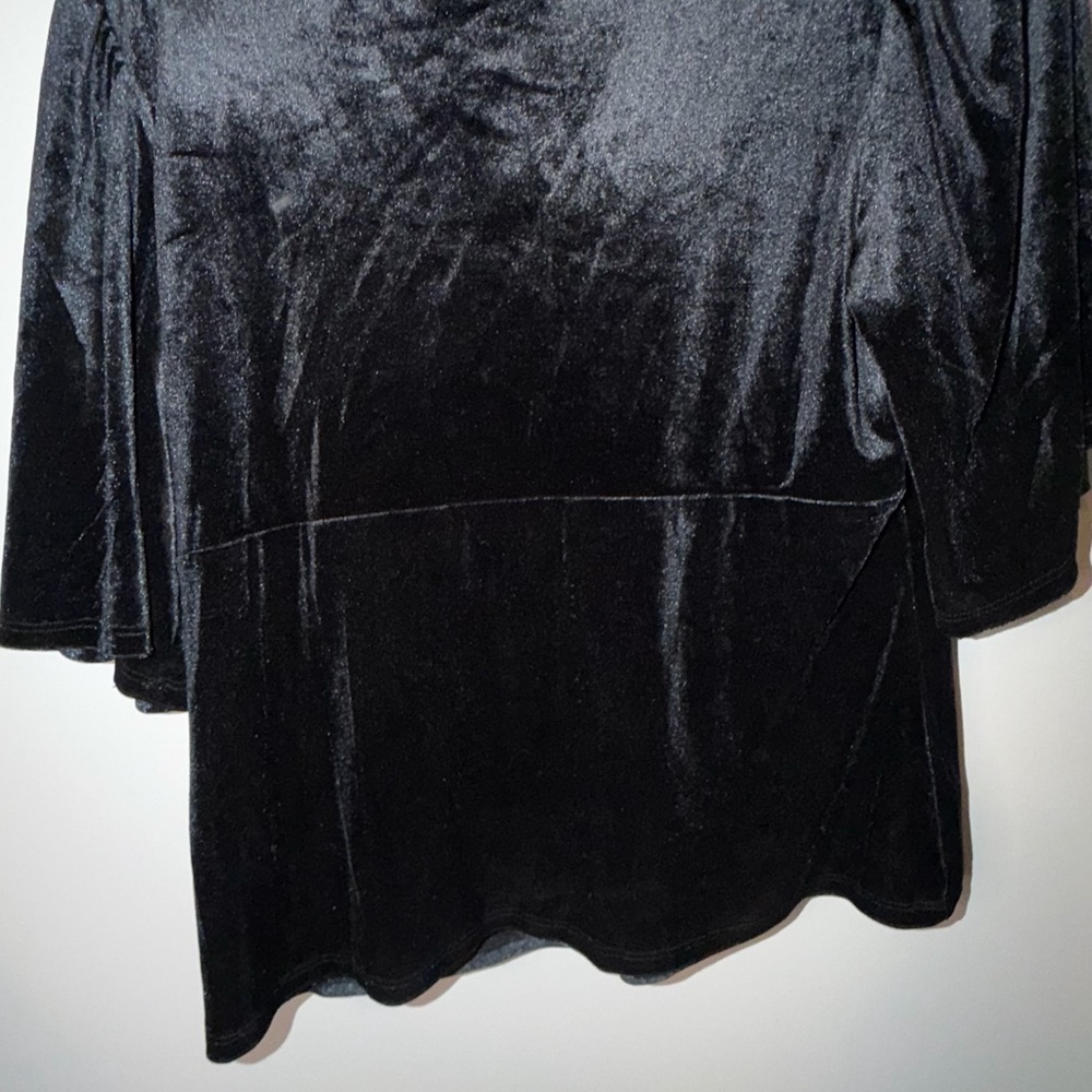 Knox Rose Ebony Velvet Blouse V Neck Size Large
New With Tags - Picture 4 of 6
